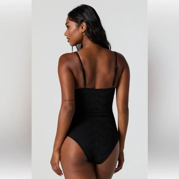 NWT Black Crochet V-Notch One Piece Swimsuit
-Sz M-Gorgeous!! Flattering ☀️🖤 - Picture 4 of 10